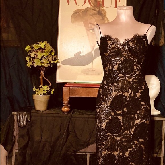 Bob Mackie gown - Picture 3 of 16